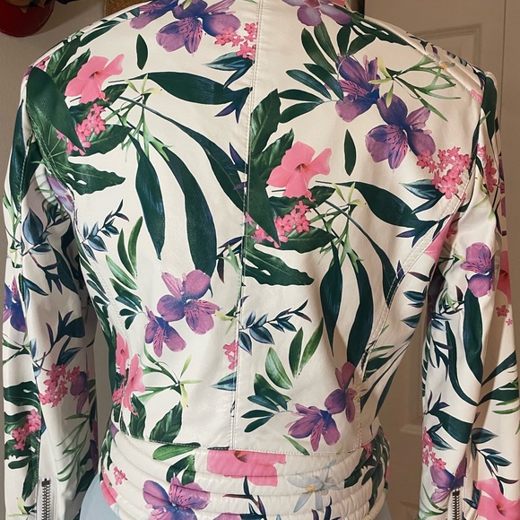 White cropped leather jacket - Picture 3 of 9